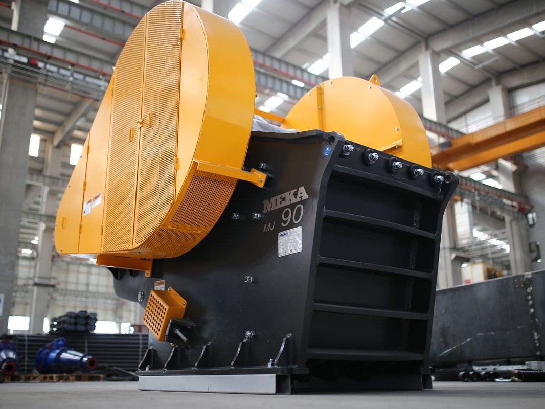 Industrial jaw crusher machine used with SKS Steel Zambia's cast jaw plates